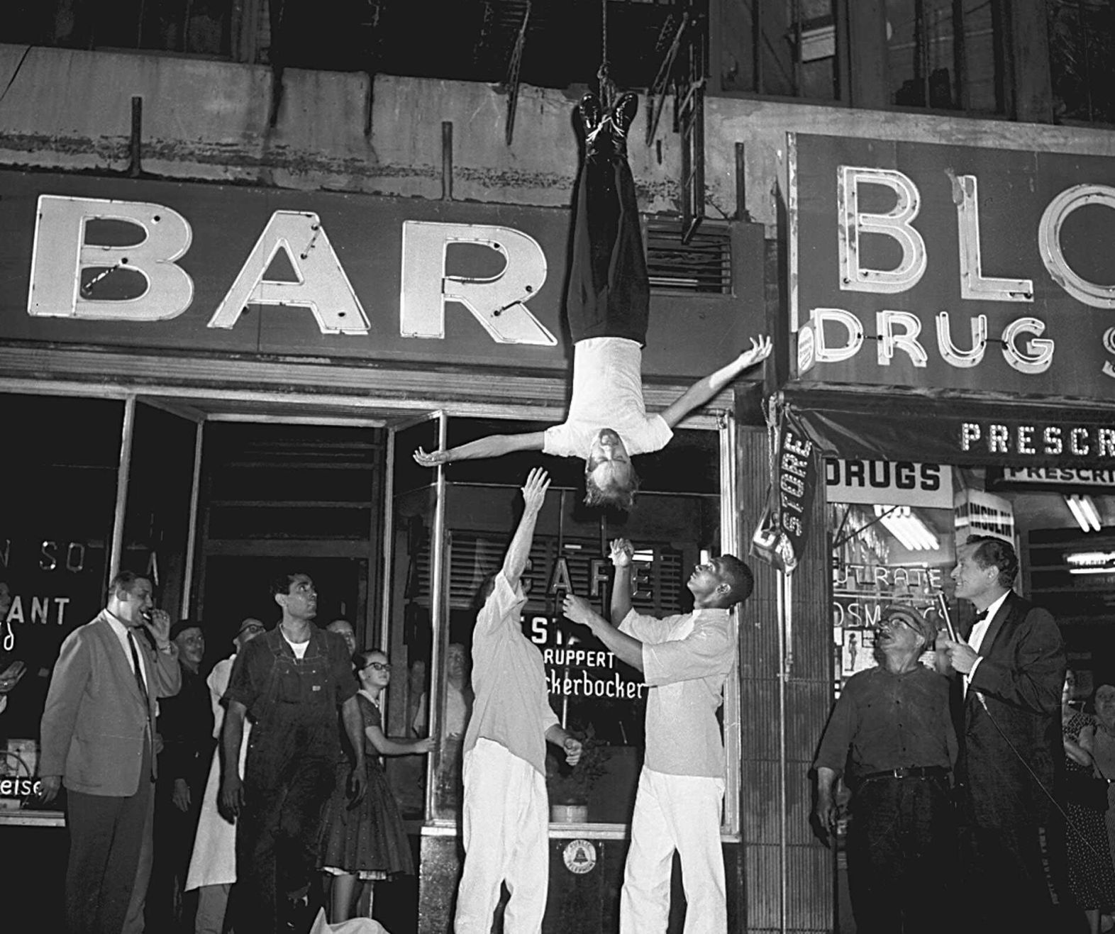 1955: MAGICIAN RANDI